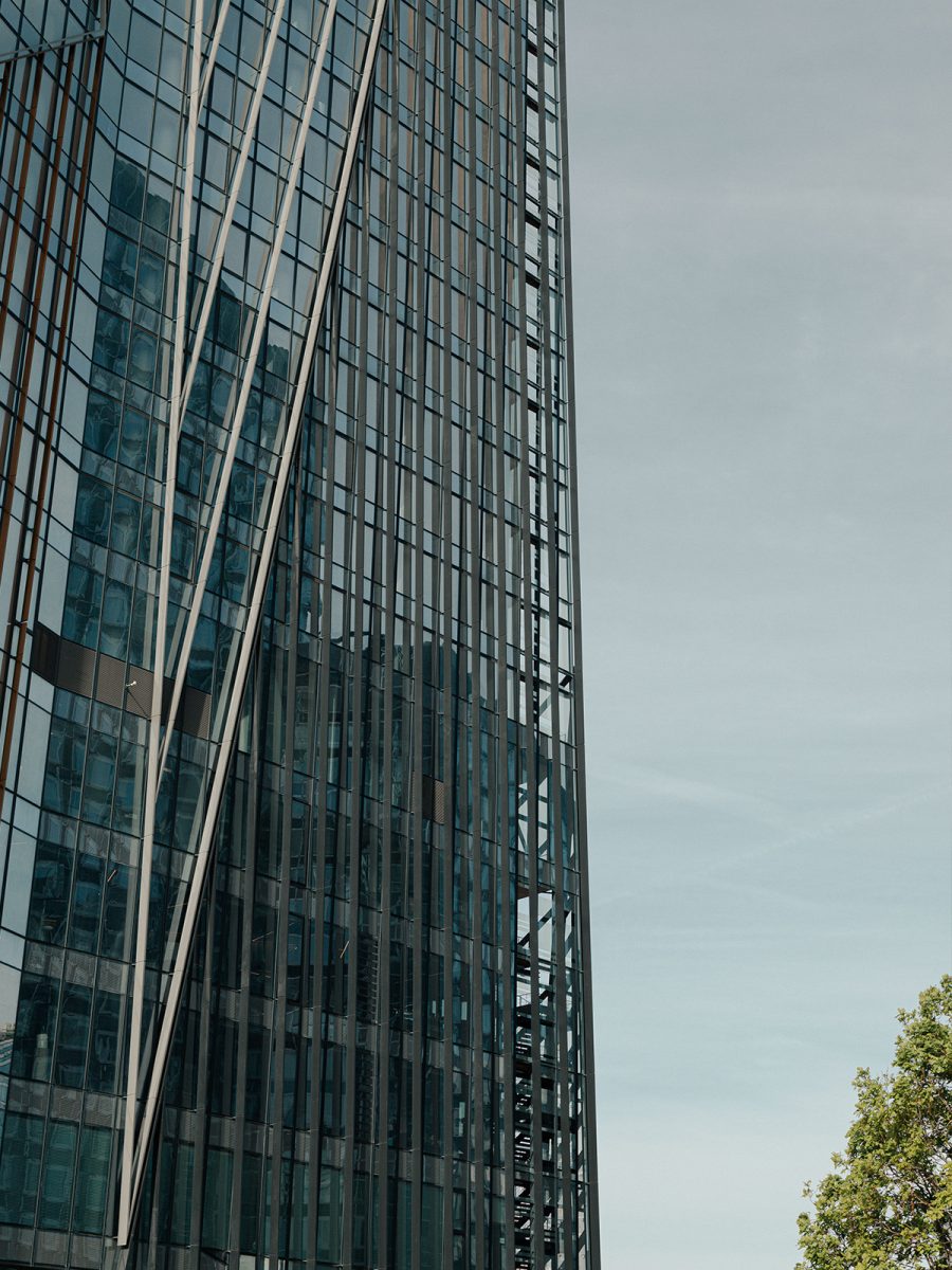 exterior-shot-of-hekla-tower-at-wtw-paris-office